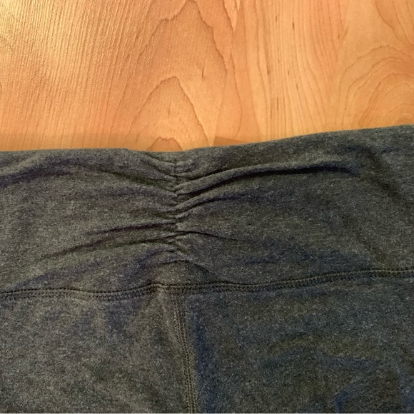 Lululemon Grey Cotton Leggings, beautiful details Size 2 - Picture 4 of 5